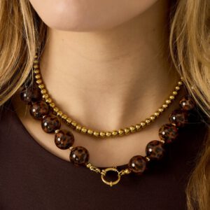 Ketting panter om de nek